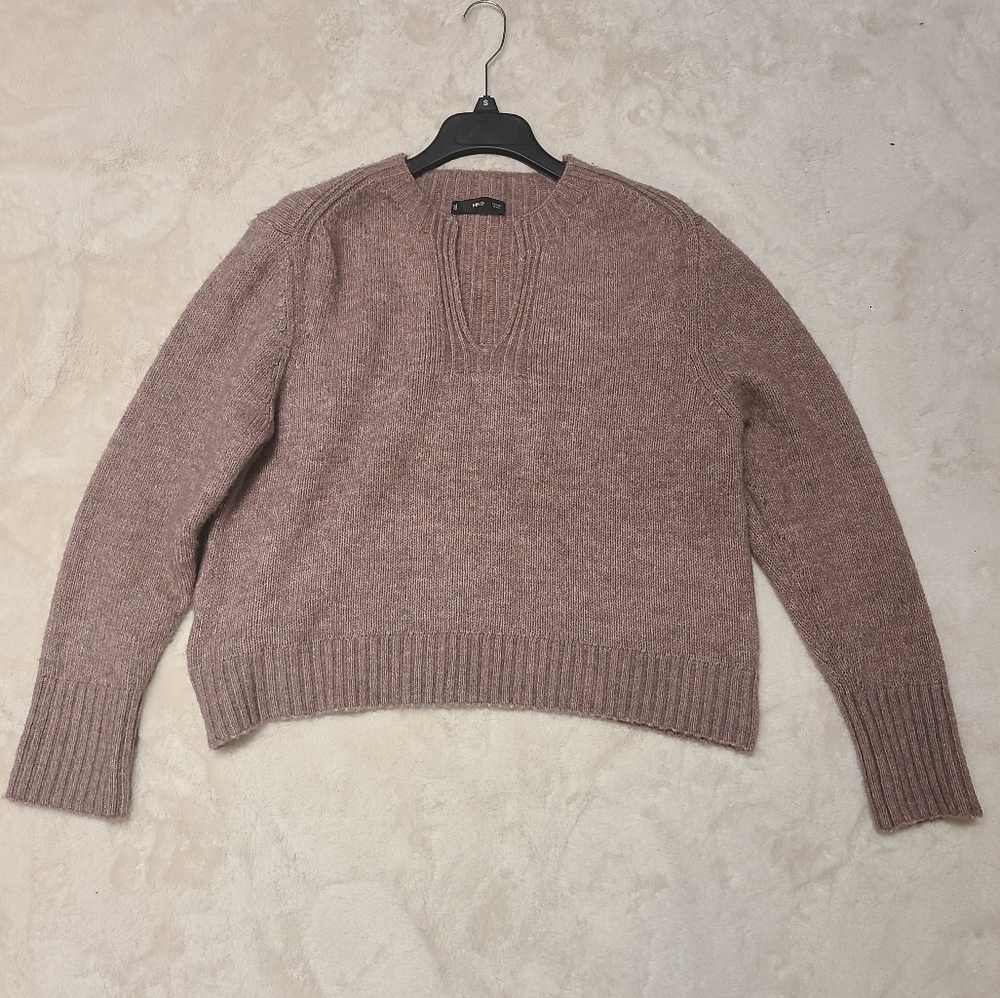 Mango Round Vneck Sweater Size Small